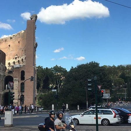 Delightful Apartment 100 Meters From The Colosseum Roma Exterior foto
