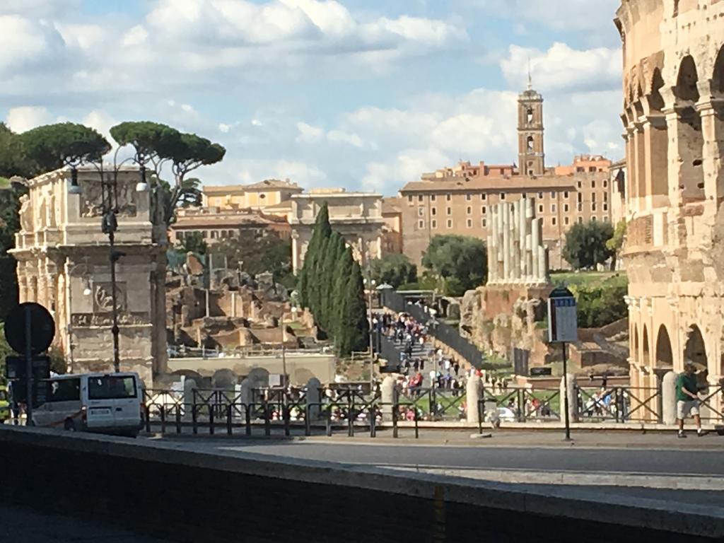 Delightful Apartment 100 Meters From The Colosseum Roma Exterior foto