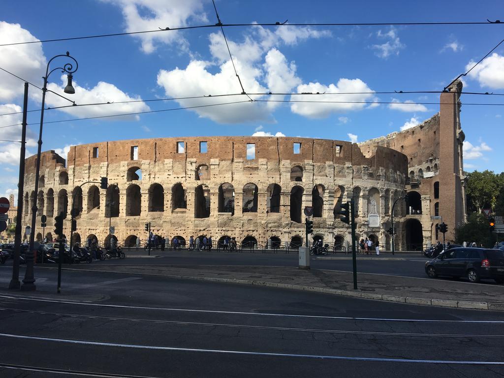 Delightful Apartment 100 Meters From The Colosseum Roma Exterior foto