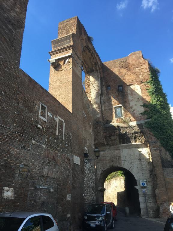 Delightful Apartment 100 Meters From The Colosseum Roma Exterior foto