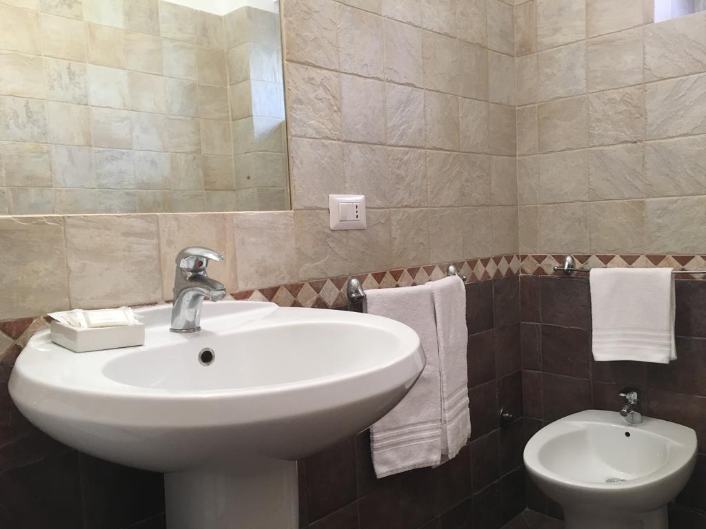 Delightful Apartment 100 Meters From The Colosseum Roma Exterior foto